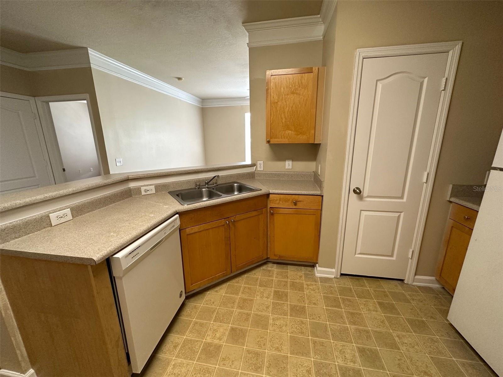 Image 6 of 36 For 8836 Villa View Circle 201