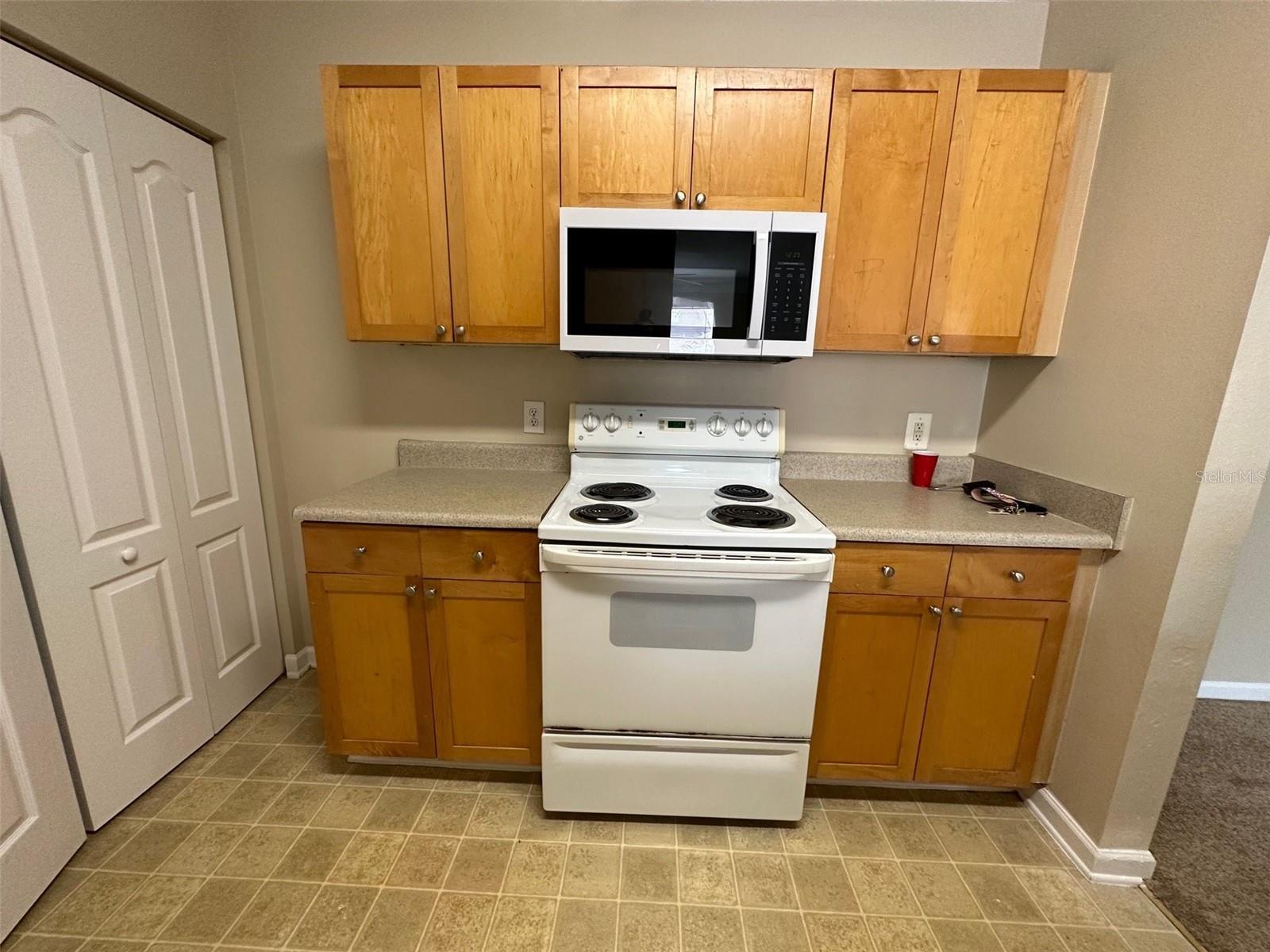 Image 8 of 36 For 8836 Villa View Circle 201