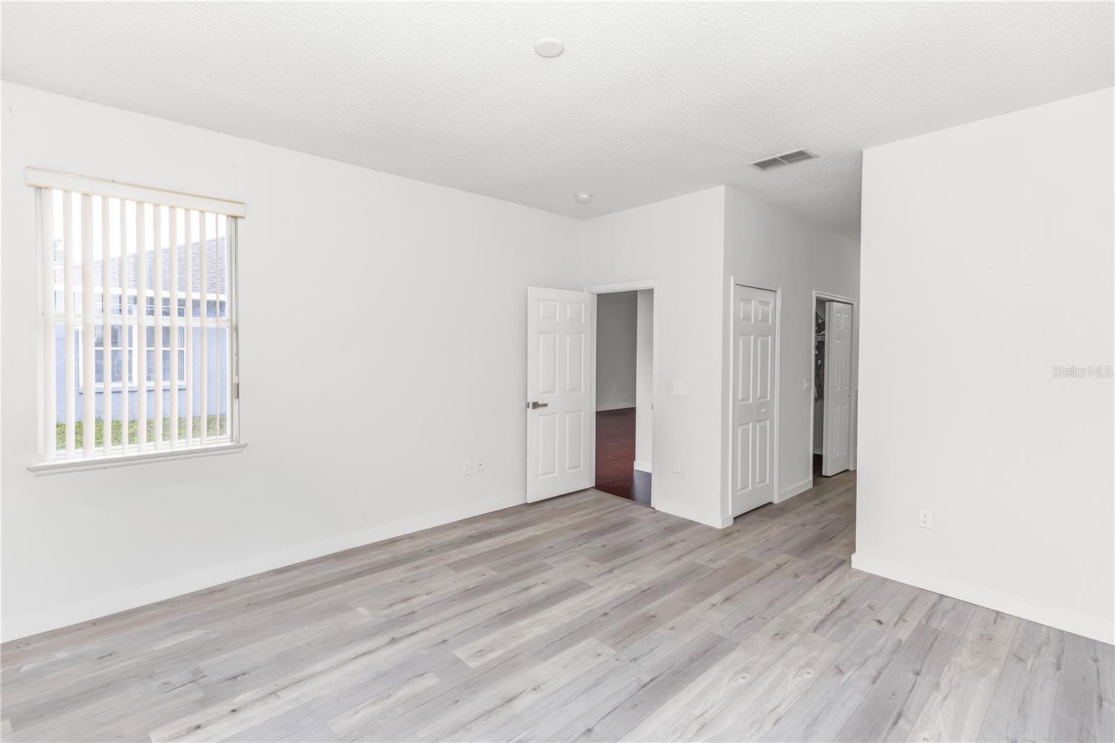 Image 10 of 27 For 1016 Lake Biscayne Way
