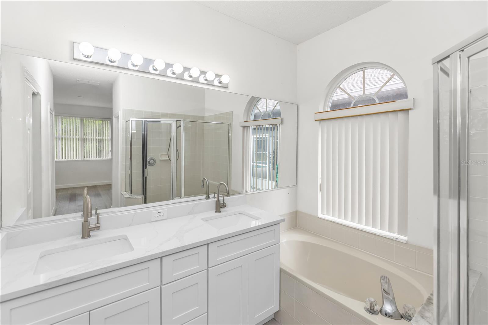 Image 11 of 27 For 1016 Lake Biscayne Way