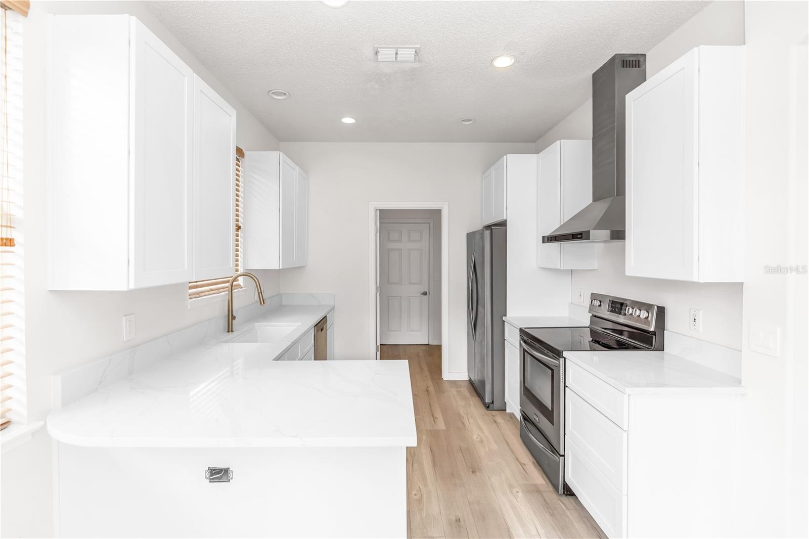 Image 6 of 27 For 1016 Lake Biscayne Way
