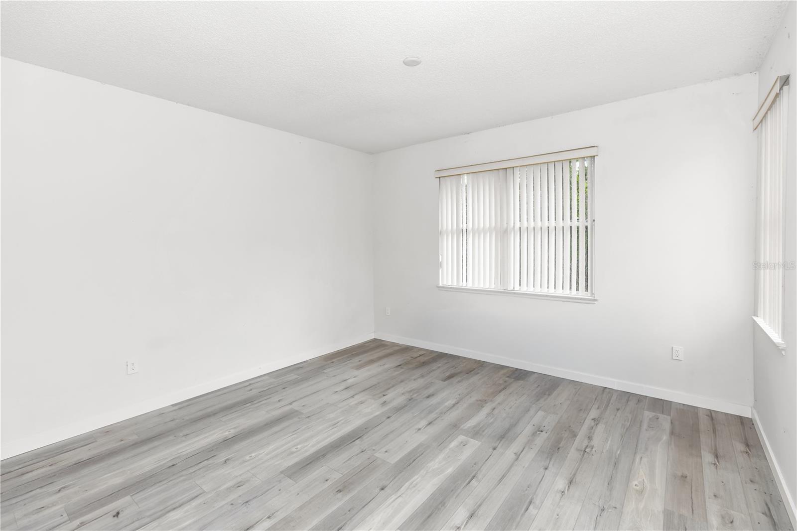 Image 9 of 27 For 1016 Lake Biscayne Way