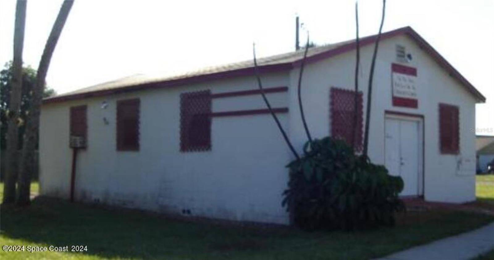 Image 2 of 9 For 929 Deleon Avenue