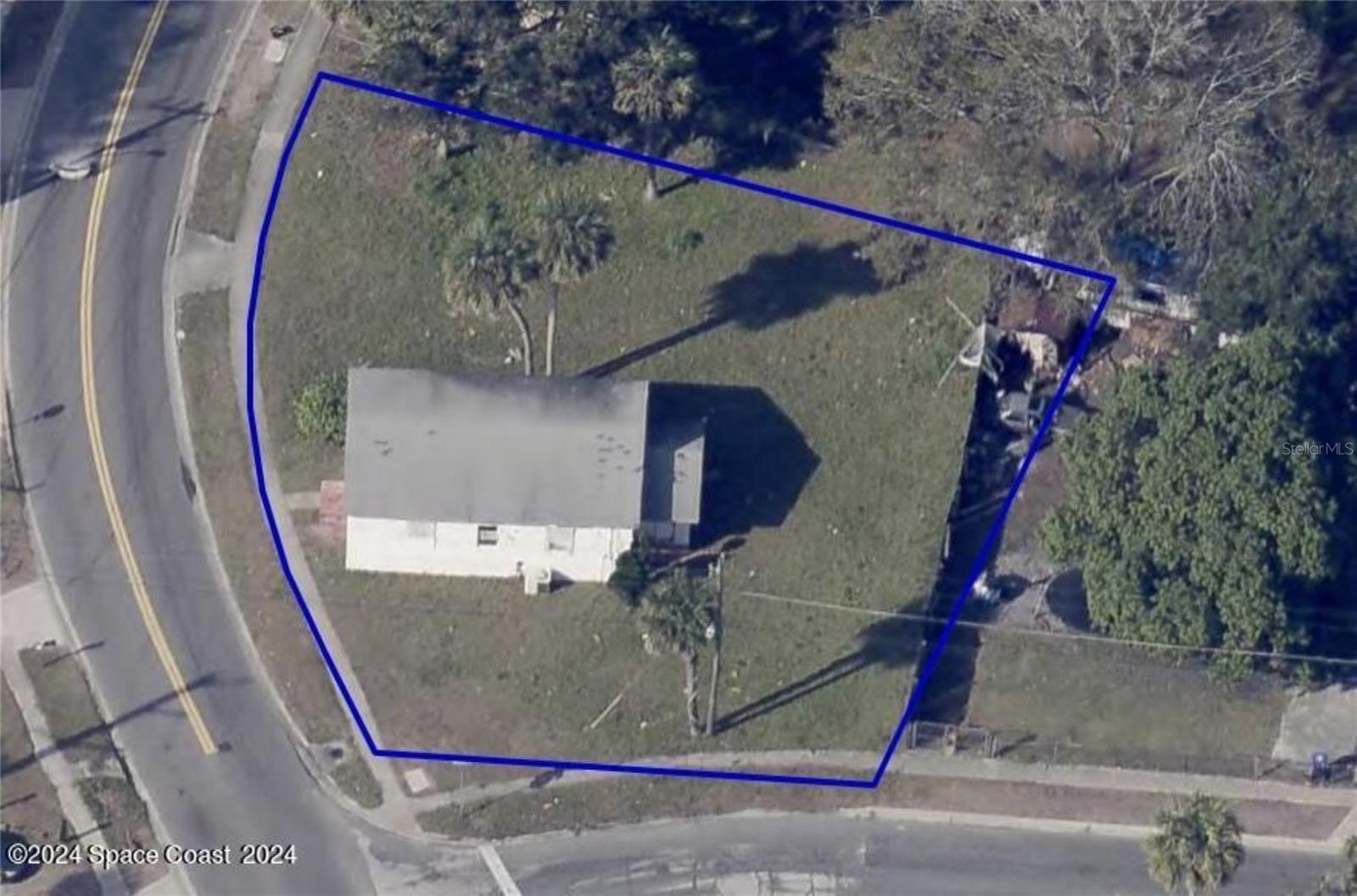 Image 3 of 9 For 929 Deleon Avenue