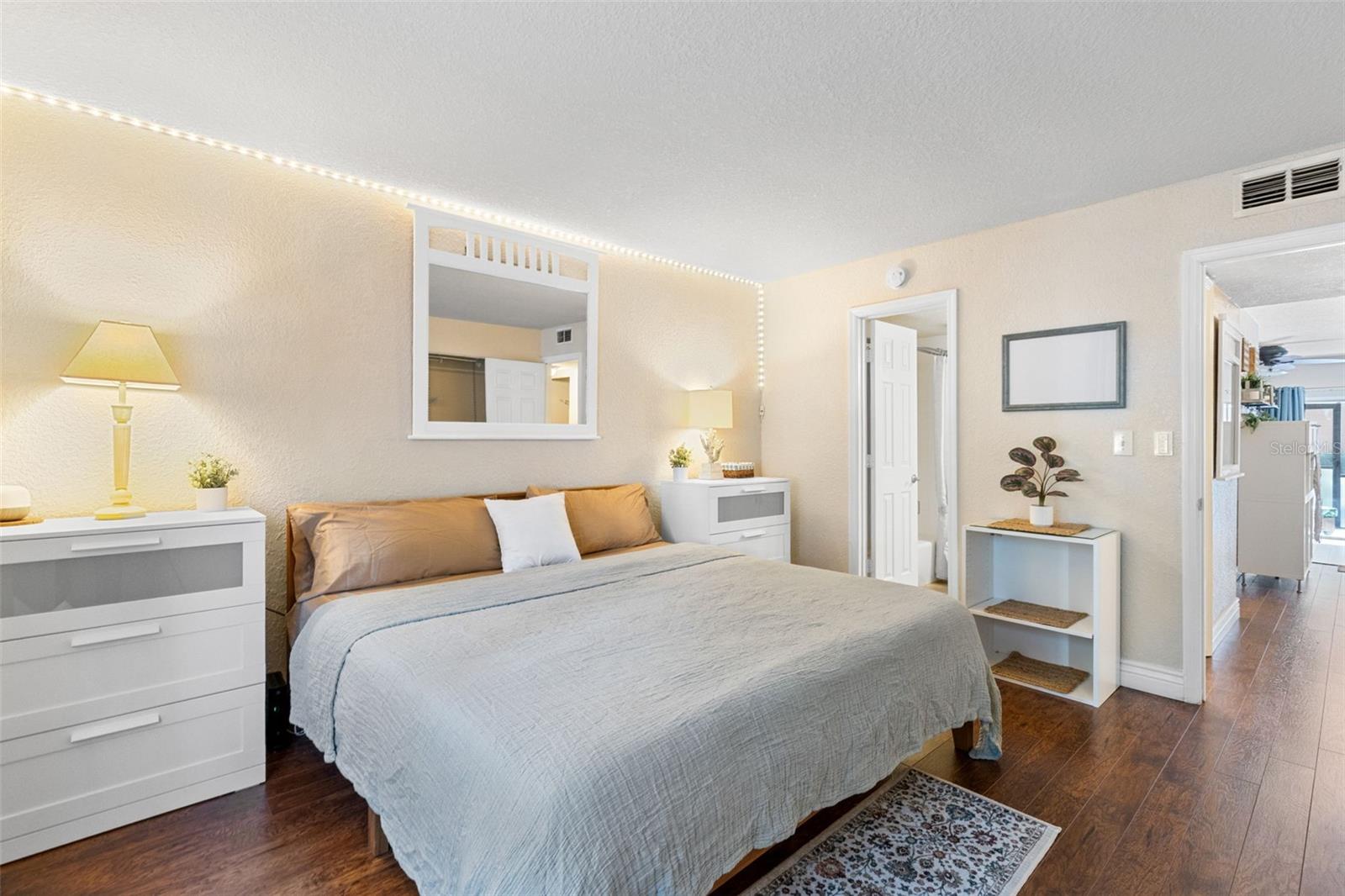 Image 10 of 23 For 754 Michigan Street 167