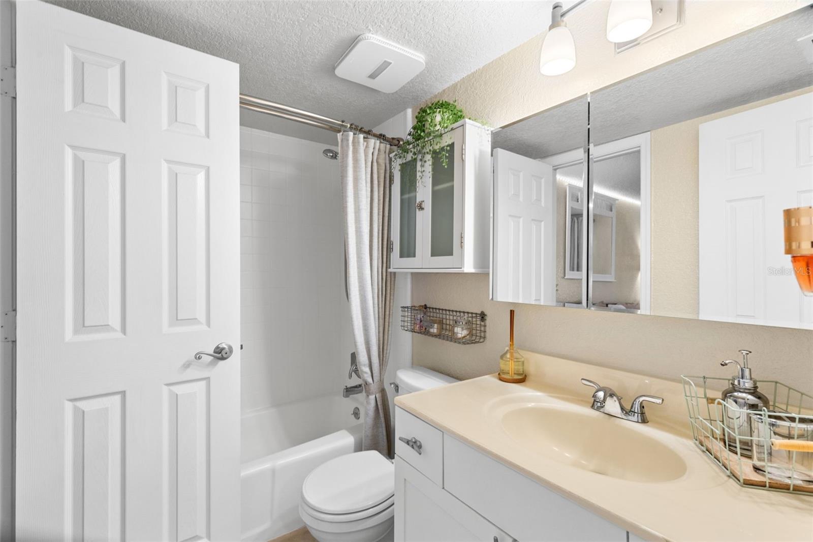 Image 13 of 23 For 754 Michigan Street 167