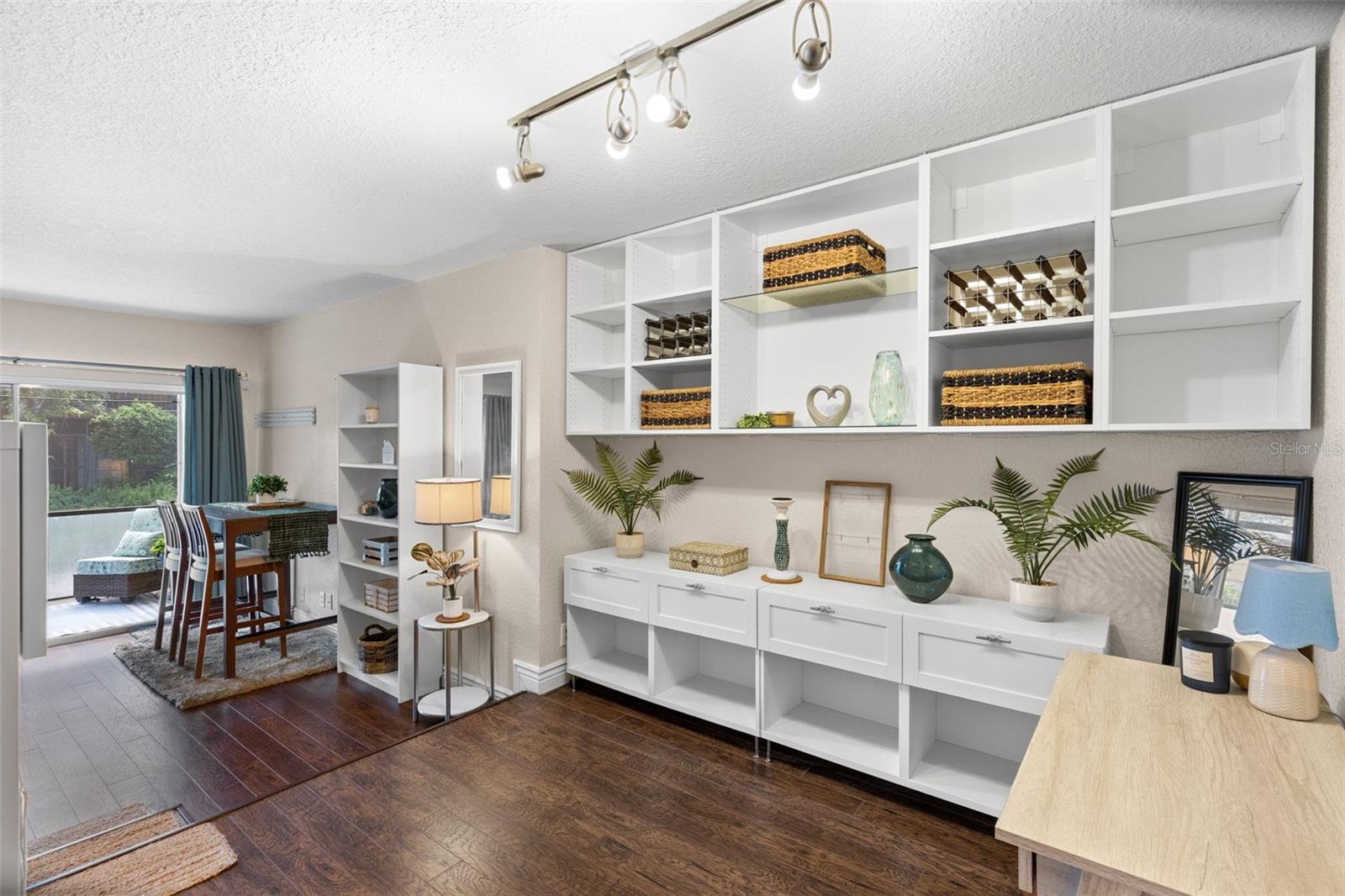 Image 6 of 23 For 754 Michigan Street 167