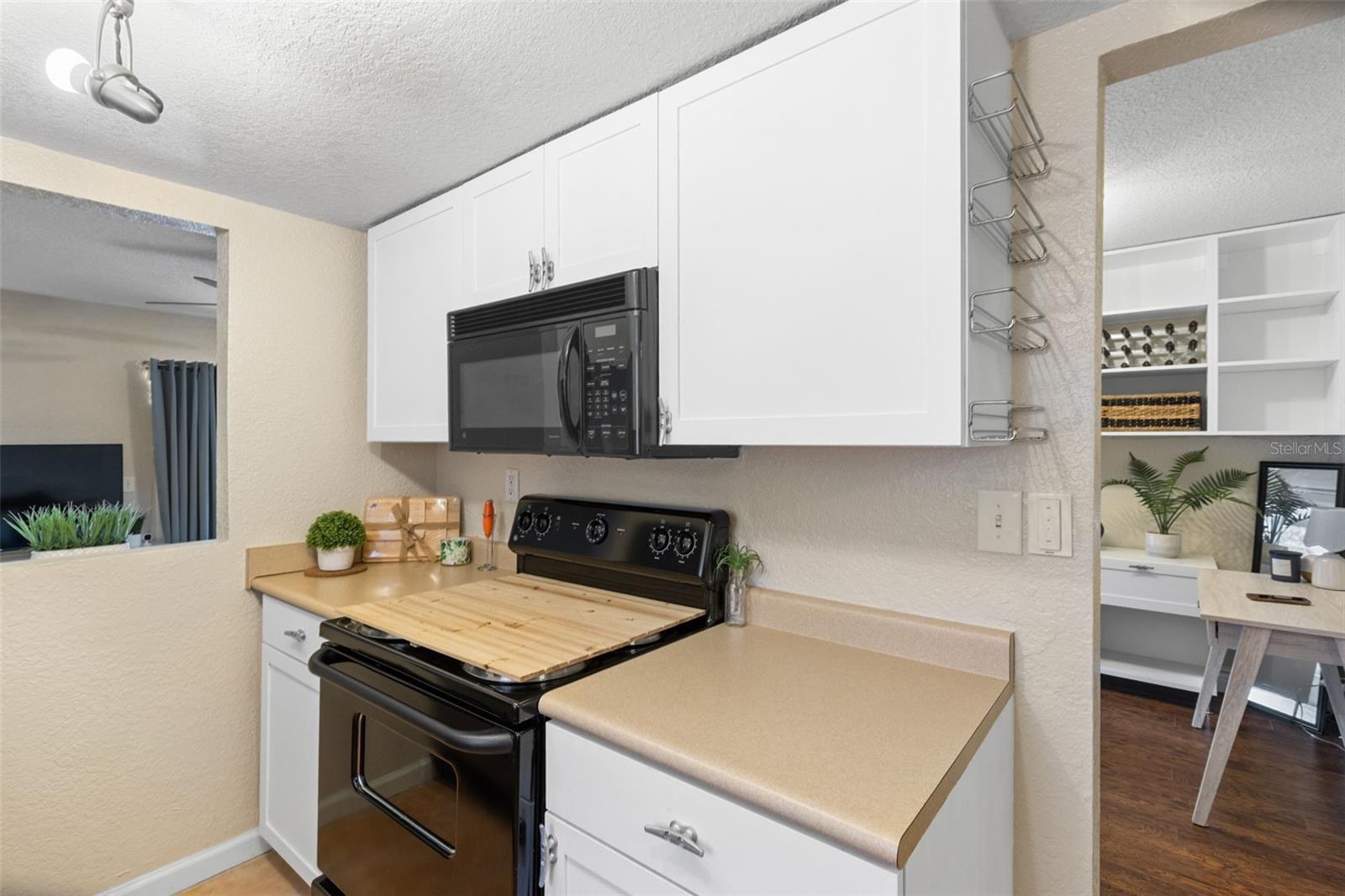 Image 7 of 23 For 754 Michigan Street 167