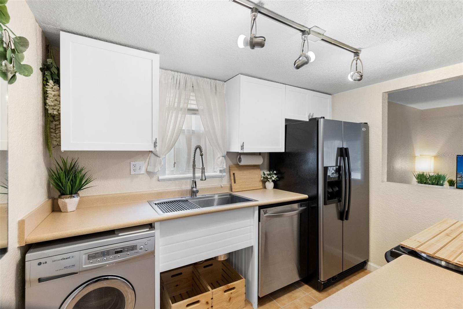 Image 8 of 23 For 754 Michigan Street 167