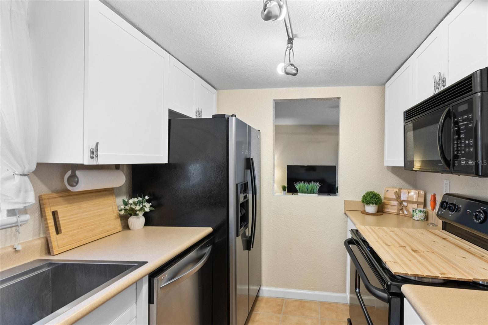 Image 9 of 23 For 754 Michigan Street 167