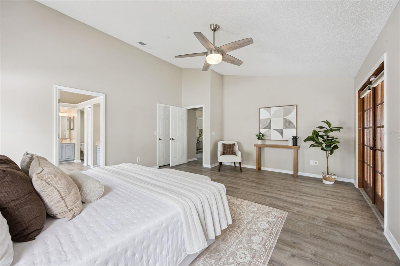 Image 10 of 29 For 12942 Forestedge Circle