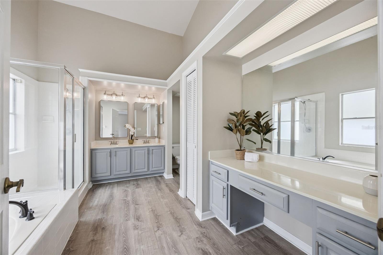 Image 11 of 29 For 12942 Forestedge Circle