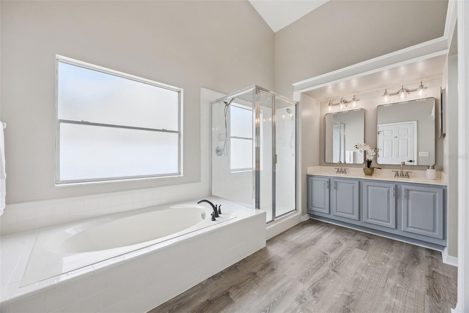 Image 12 of 29 For 12942 Forestedge Circle