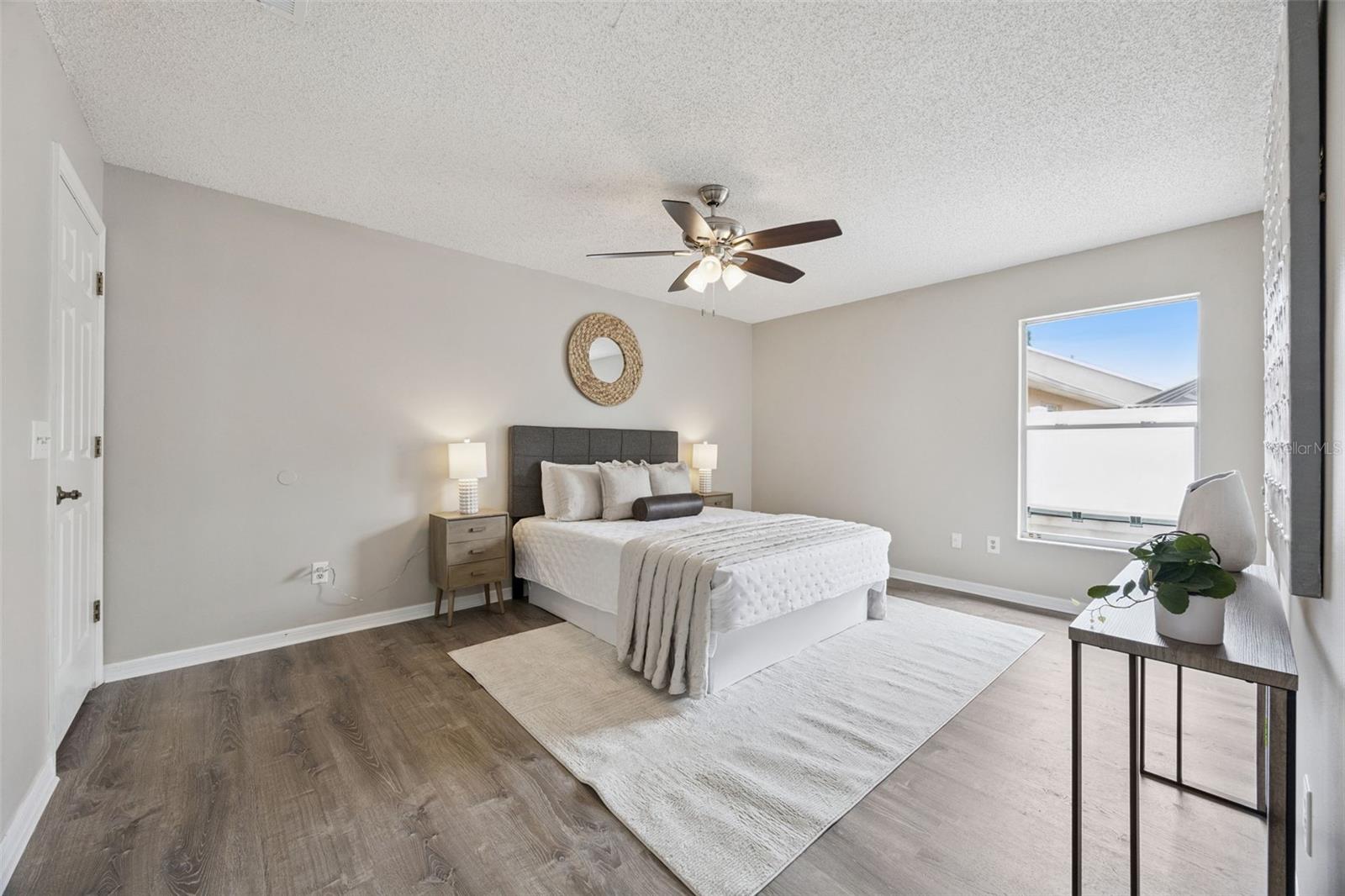 Image 13 of 29 For 12942 Forestedge Circle