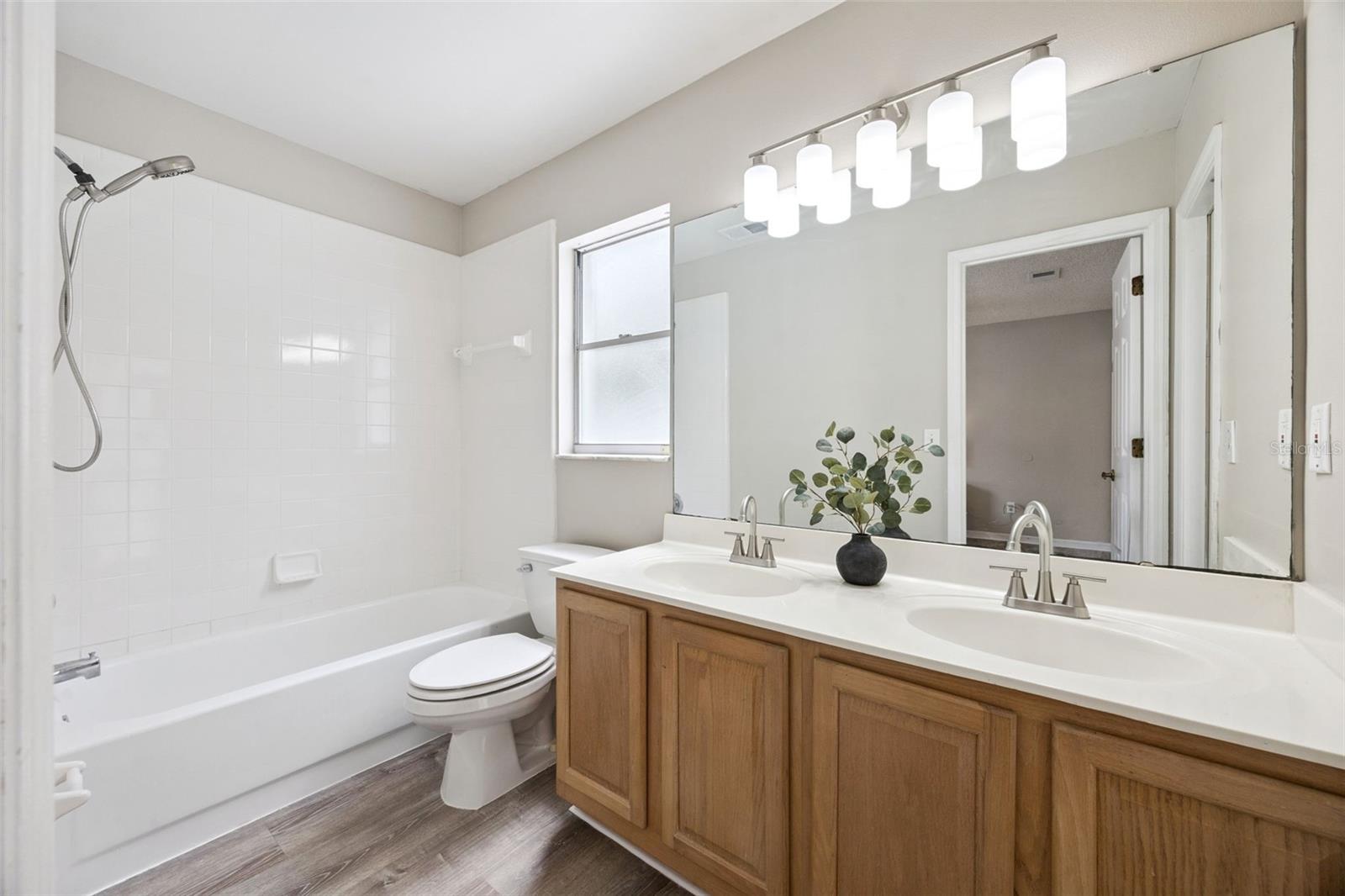 Image 14 of 29 For 12942 Forestedge Circle