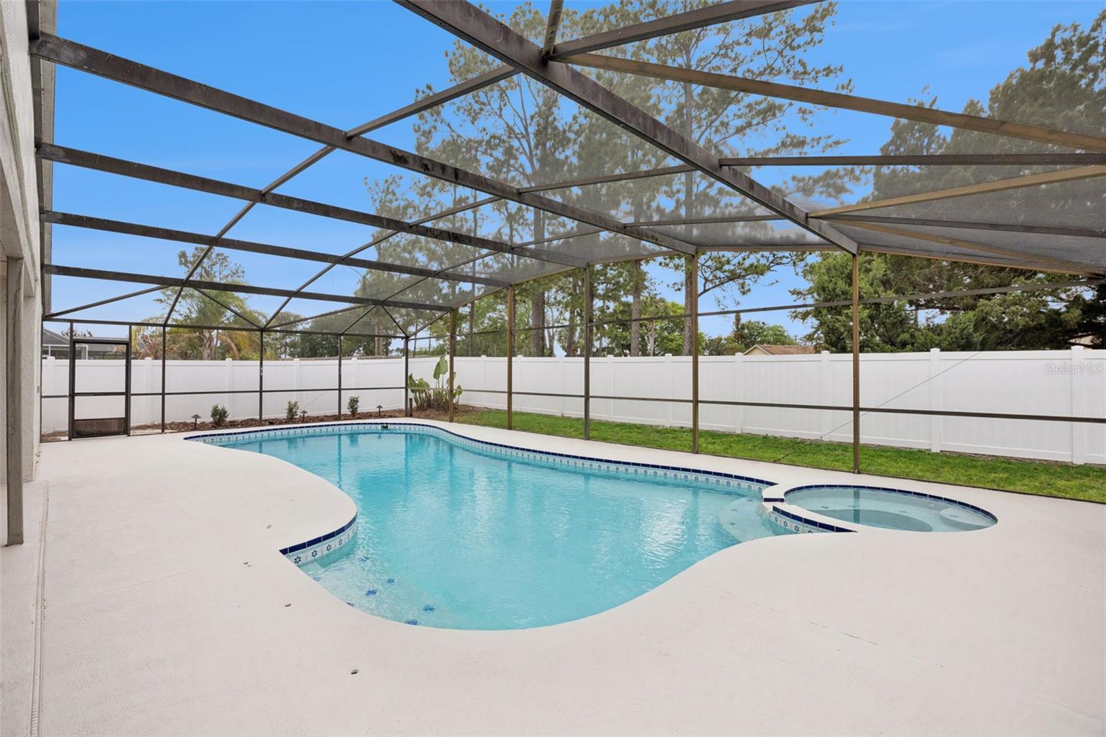 Image 20 of 29 For 12942 Forestedge Circle