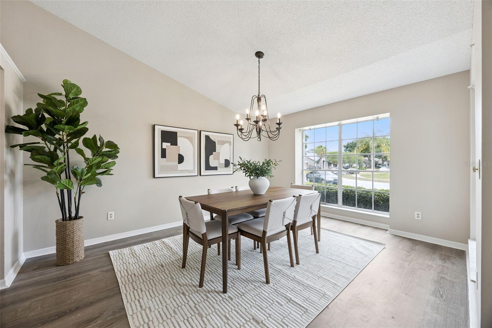 Image 4 of 29 For 12942 Forestedge Circle