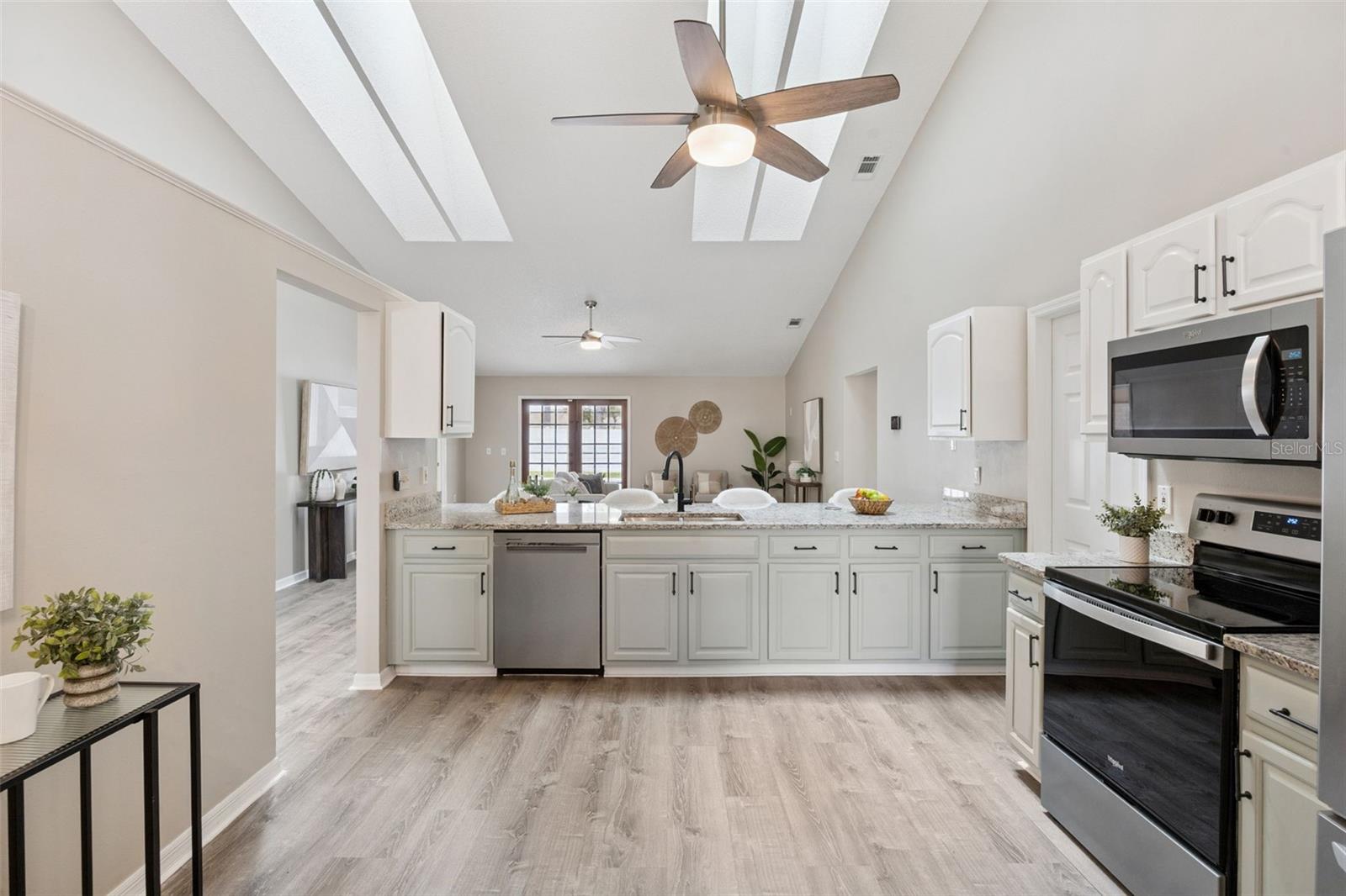 Image 6 of 29 For 12942 Forestedge Circle