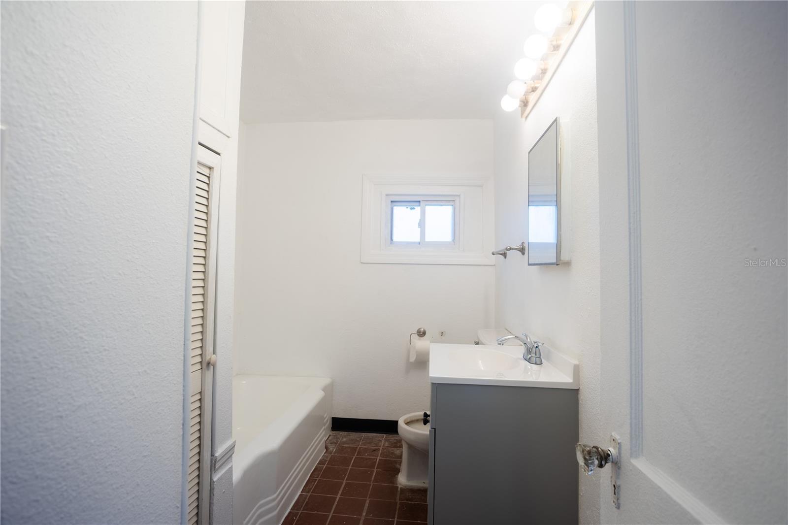 Image 17 of 39 For 115 10th Street