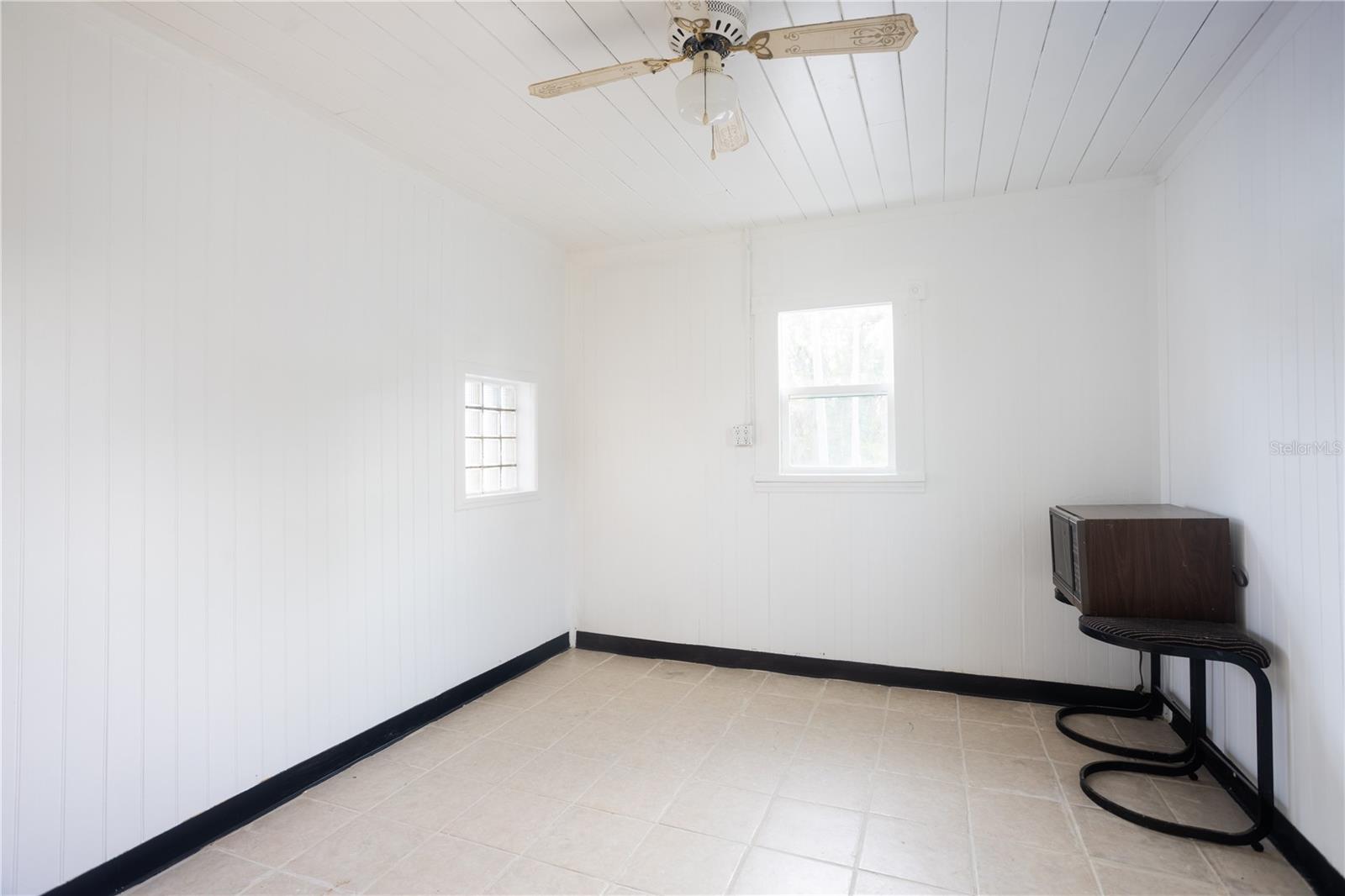 Image 18 of 39 For 115 10th Street