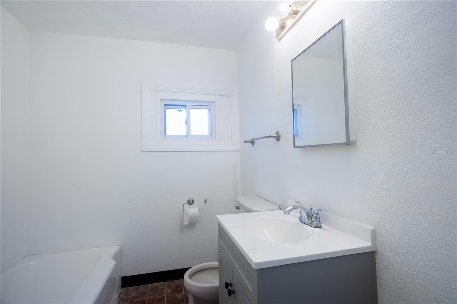 Image 24 of 39 For 115 10th Street