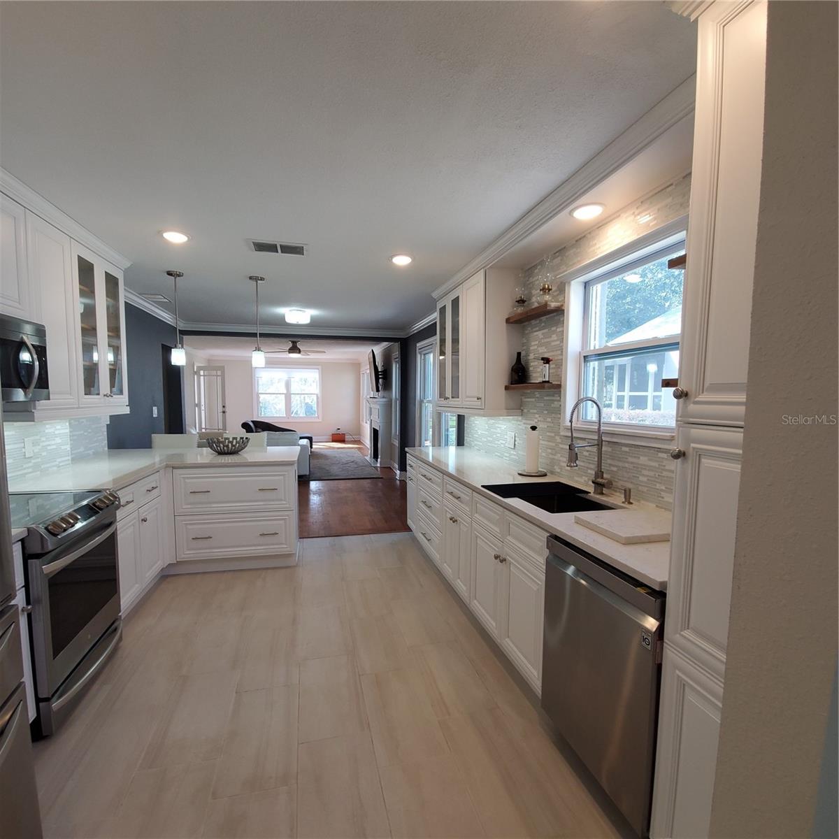 Image 10 of 53 For 421 Kaley Street