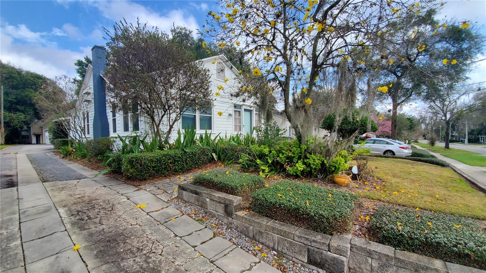 Image 2 of 53 For 421 Kaley Street