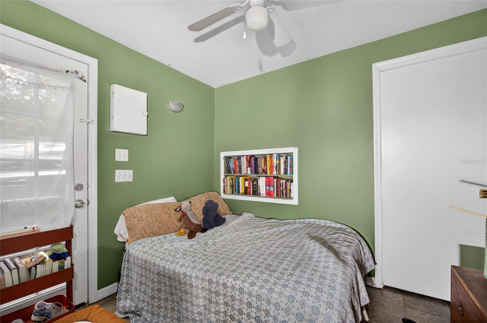 Image 31 of 53 For 421 Kaley Street