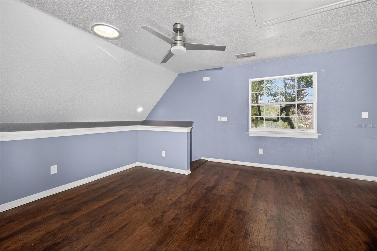 Image 36 of 53 For 421 Kaley Street