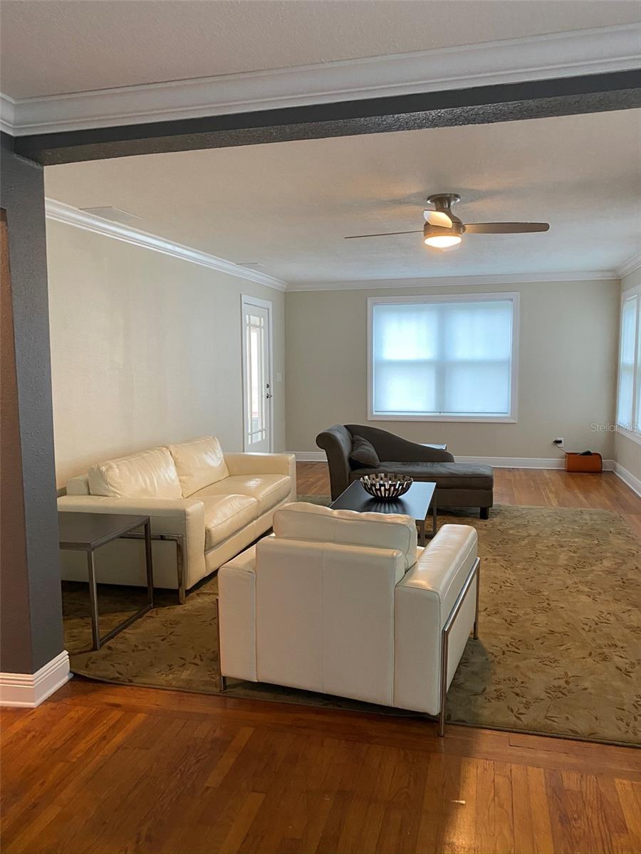 Image 4 of 53 For 421 Kaley Street