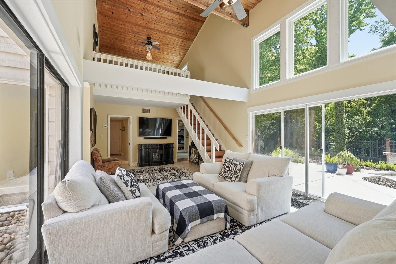 Listing photo id 16 for 105 Sweet Bay Lane