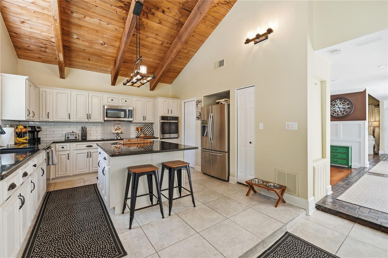 Listing photo id 17 for 105 Sweet Bay Lane