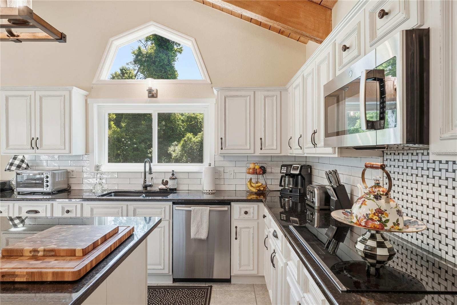 Listing photo id 18 for 105 Sweet Bay Lane