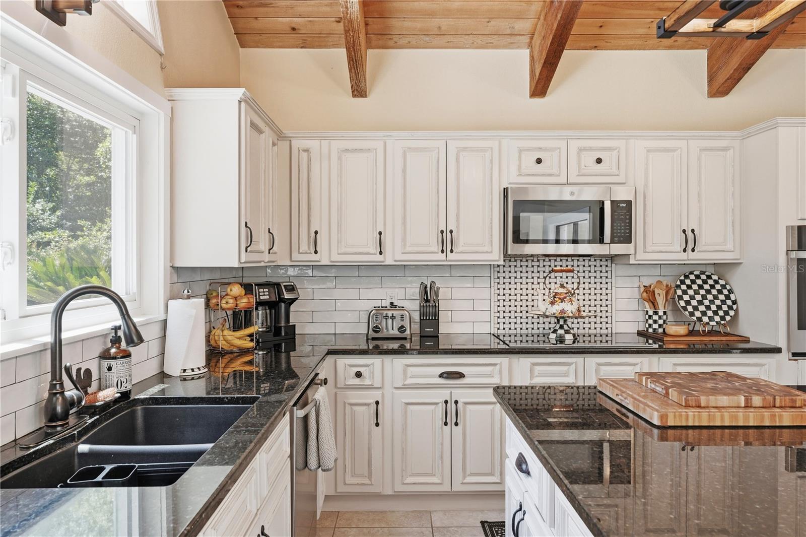Listing photo id 19 for 105 Sweet Bay Lane