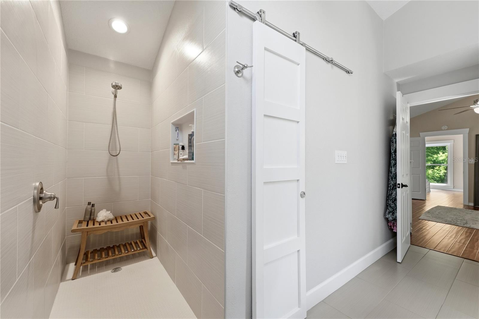 Listing photo id 31 for 105 Sweet Bay Lane