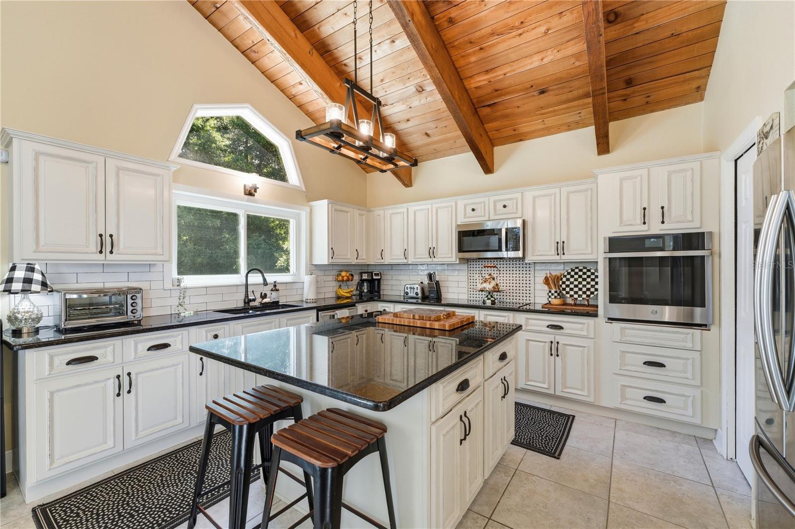 Listing photo id 2 for 105 Sweet Bay Lane