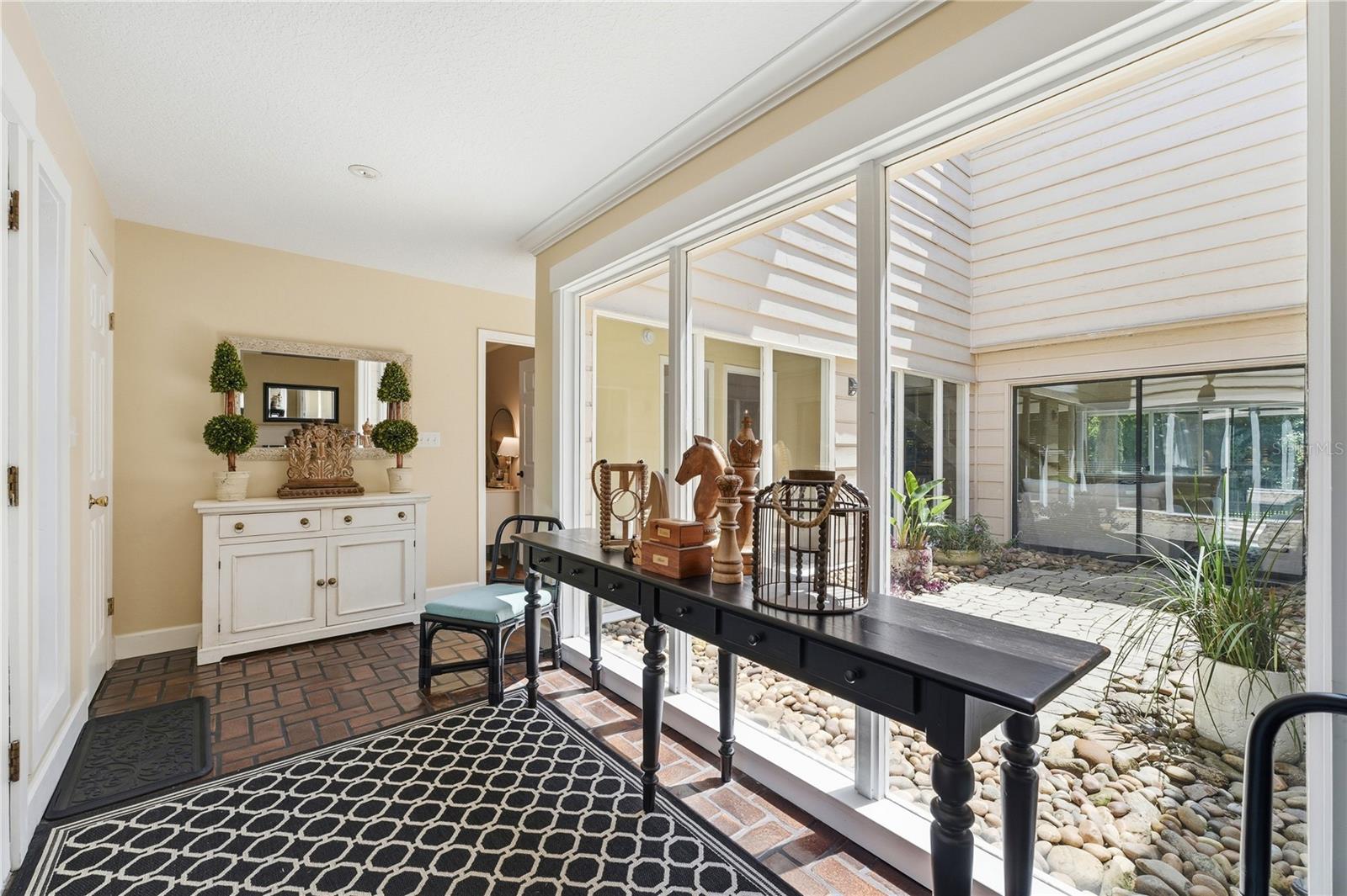 Listing photo id 3 for 105 Sweet Bay Lane
