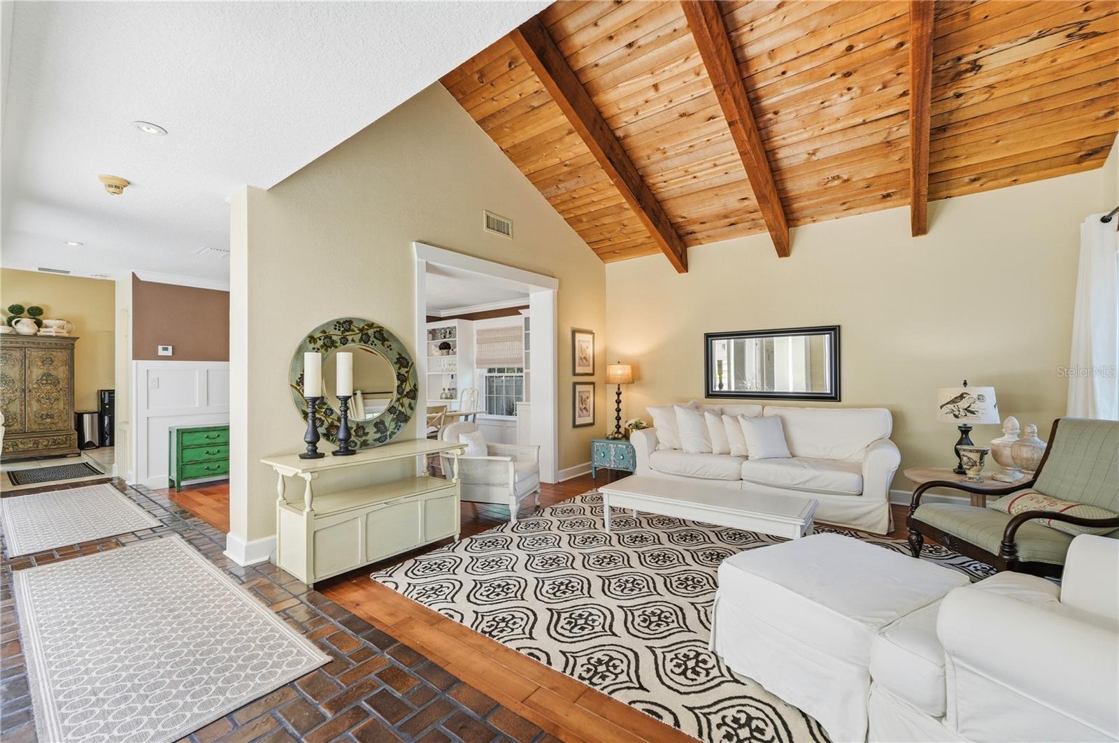 Listing photo id 4 for 105 Sweet Bay Lane