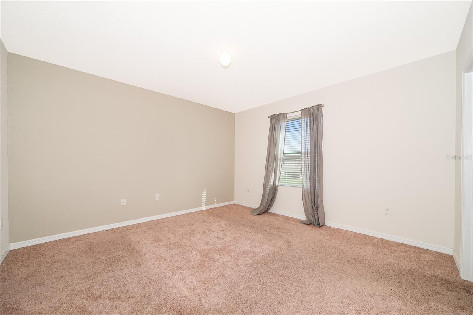 Image 18 of 27 For 241 Arbor Lakes Drive