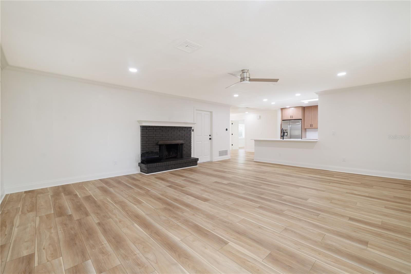 Listing photo id 12 for 370 Sultana Lane