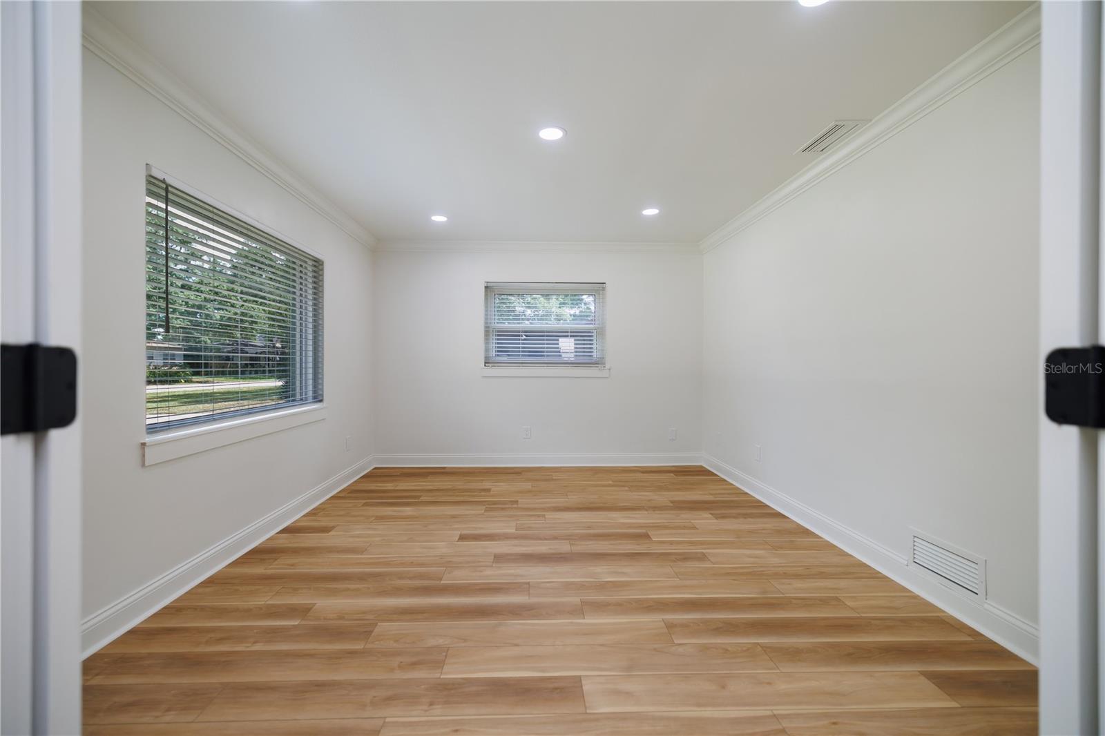Listing photo id 14 for 370 Sultana Lane