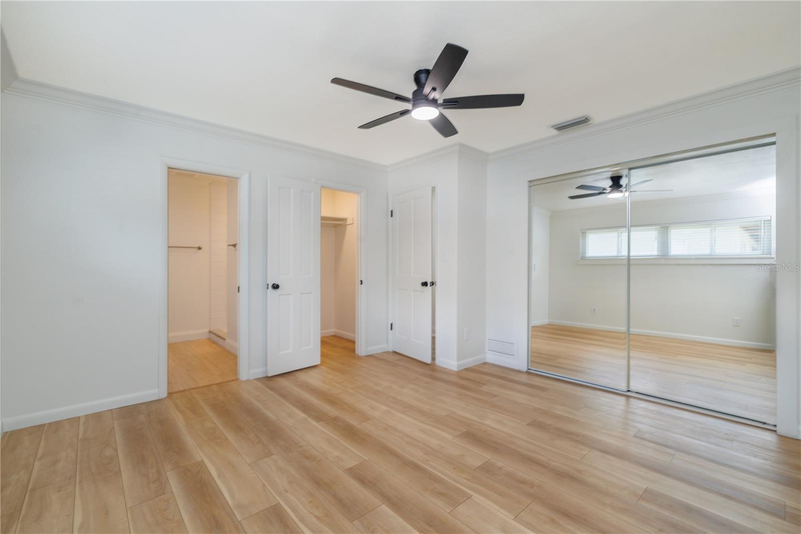 Listing photo id 16 for 370 Sultana Lane