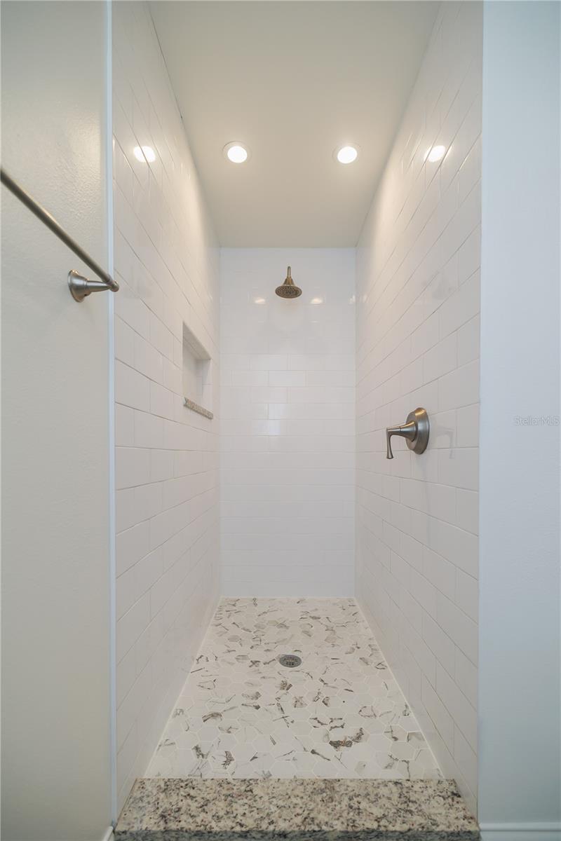 Listing photo id 17 for 370 Sultana Lane