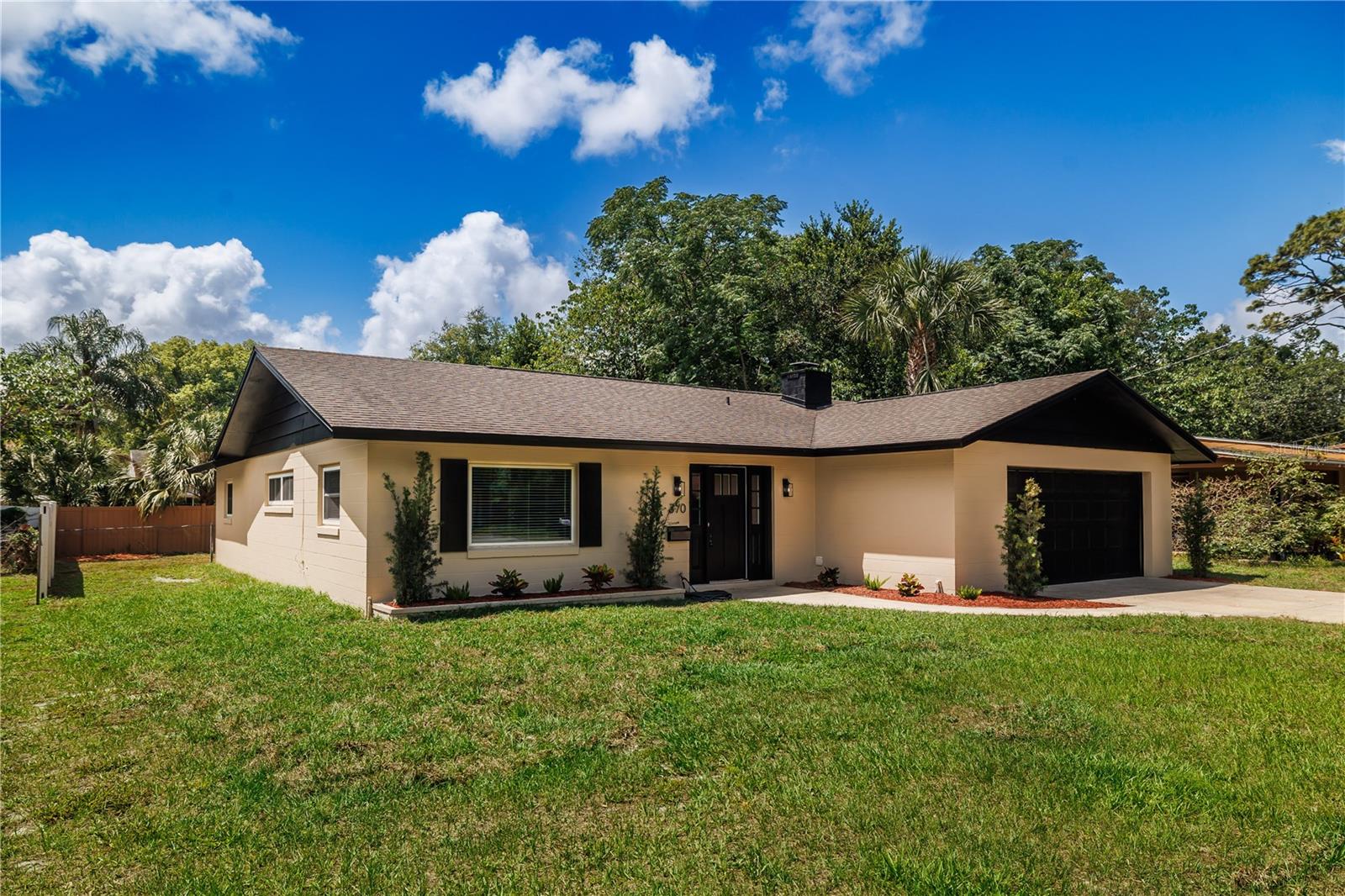 Listing photo id 0 for 370 Sultana Lane