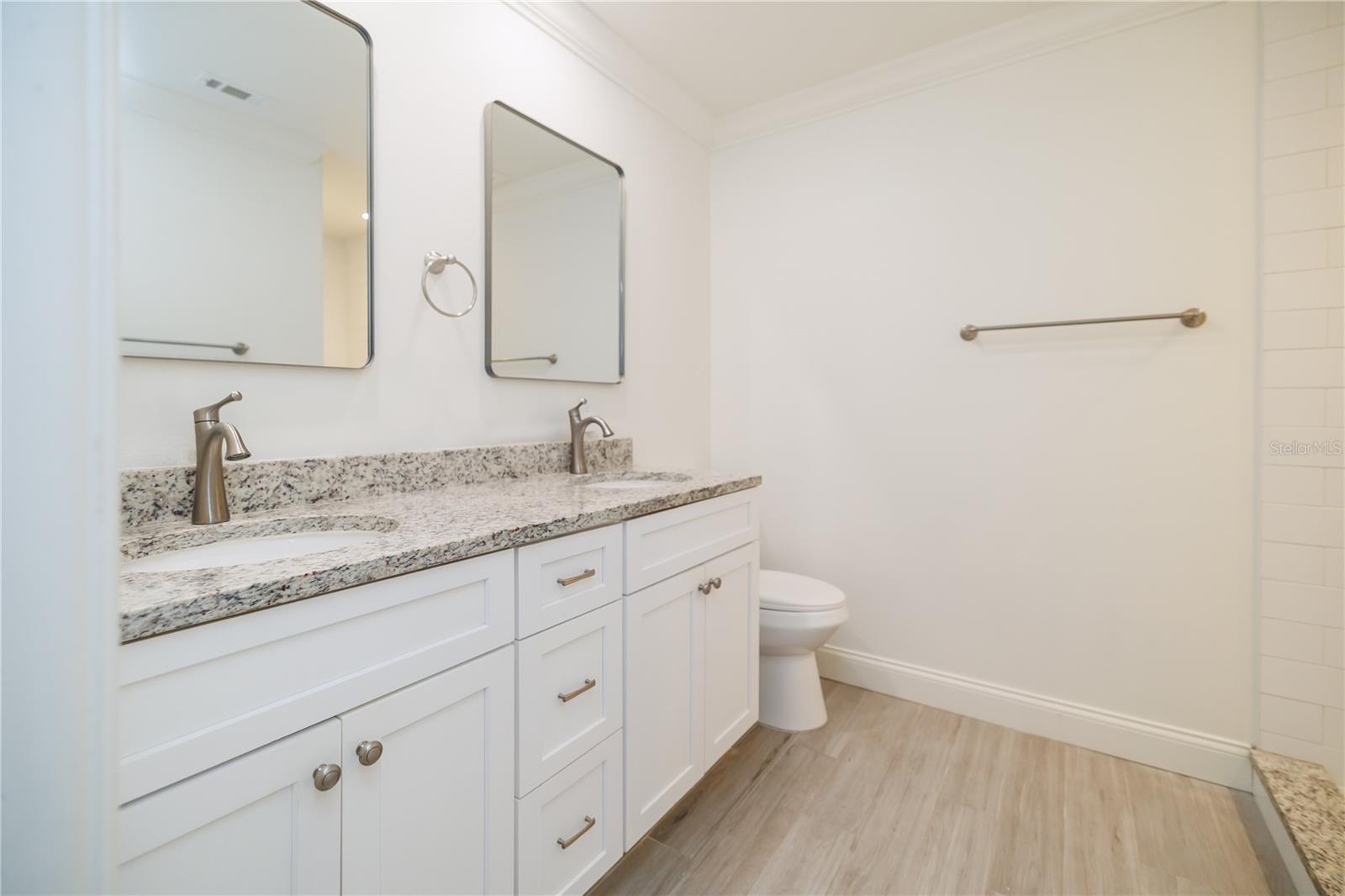 Listing photo id 18 for 370 Sultana Lane