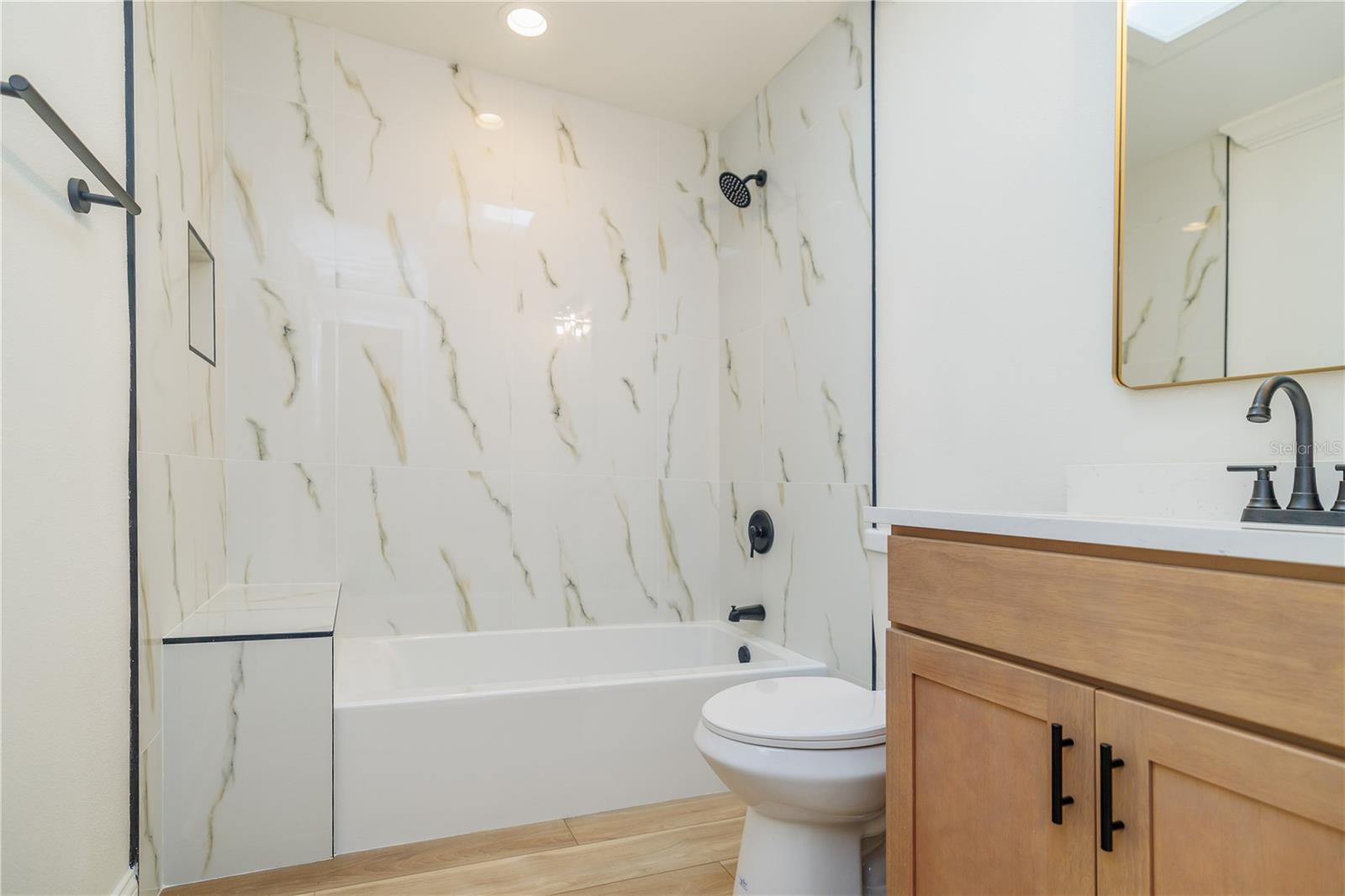 Listing photo id 19 for 370 Sultana Lane