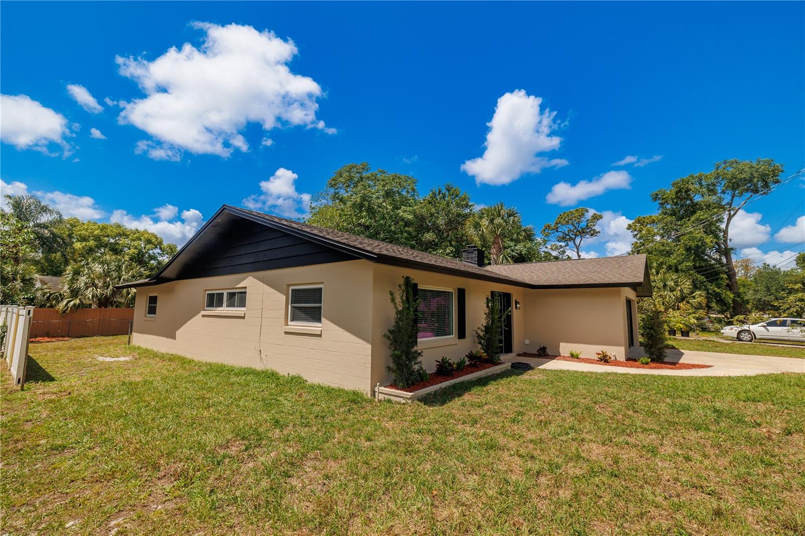 Listing photo id 2 for 370 Sultana Lane