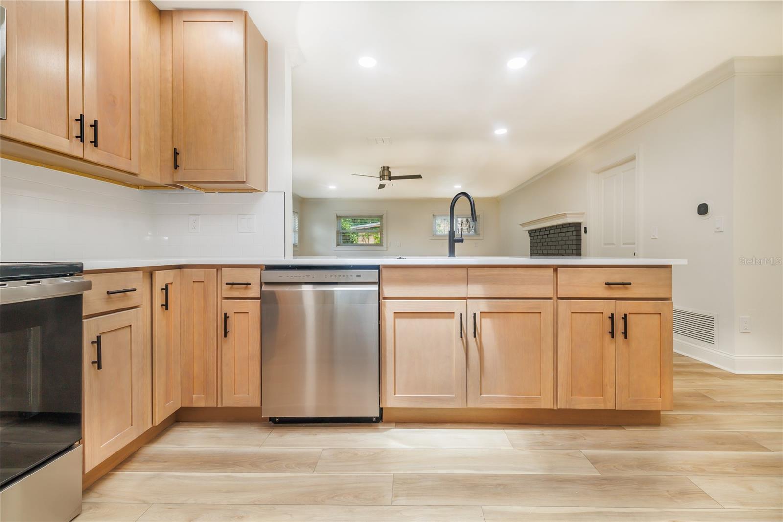 Listing photo id 3 for 370 Sultana Lane