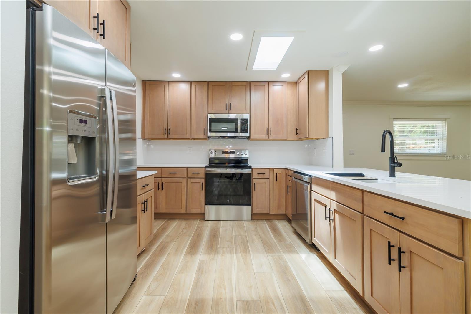 Listing photo id 5 for 370 Sultana Lane