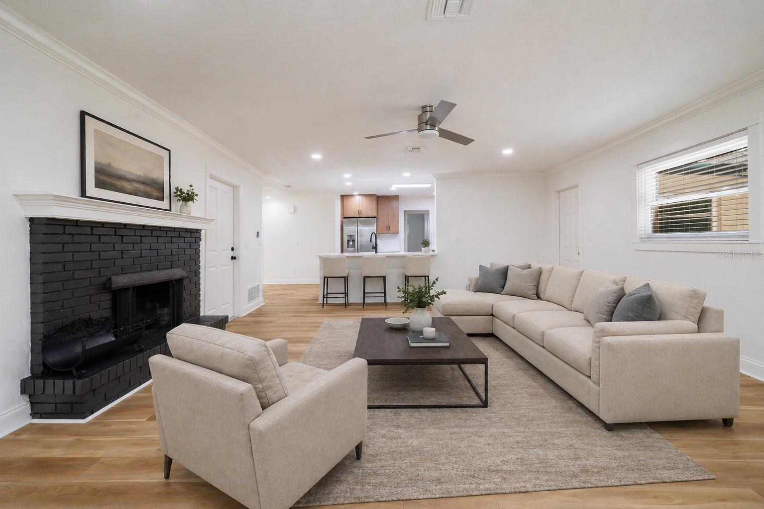 Listing photo id 6 for 370 Sultana Lane